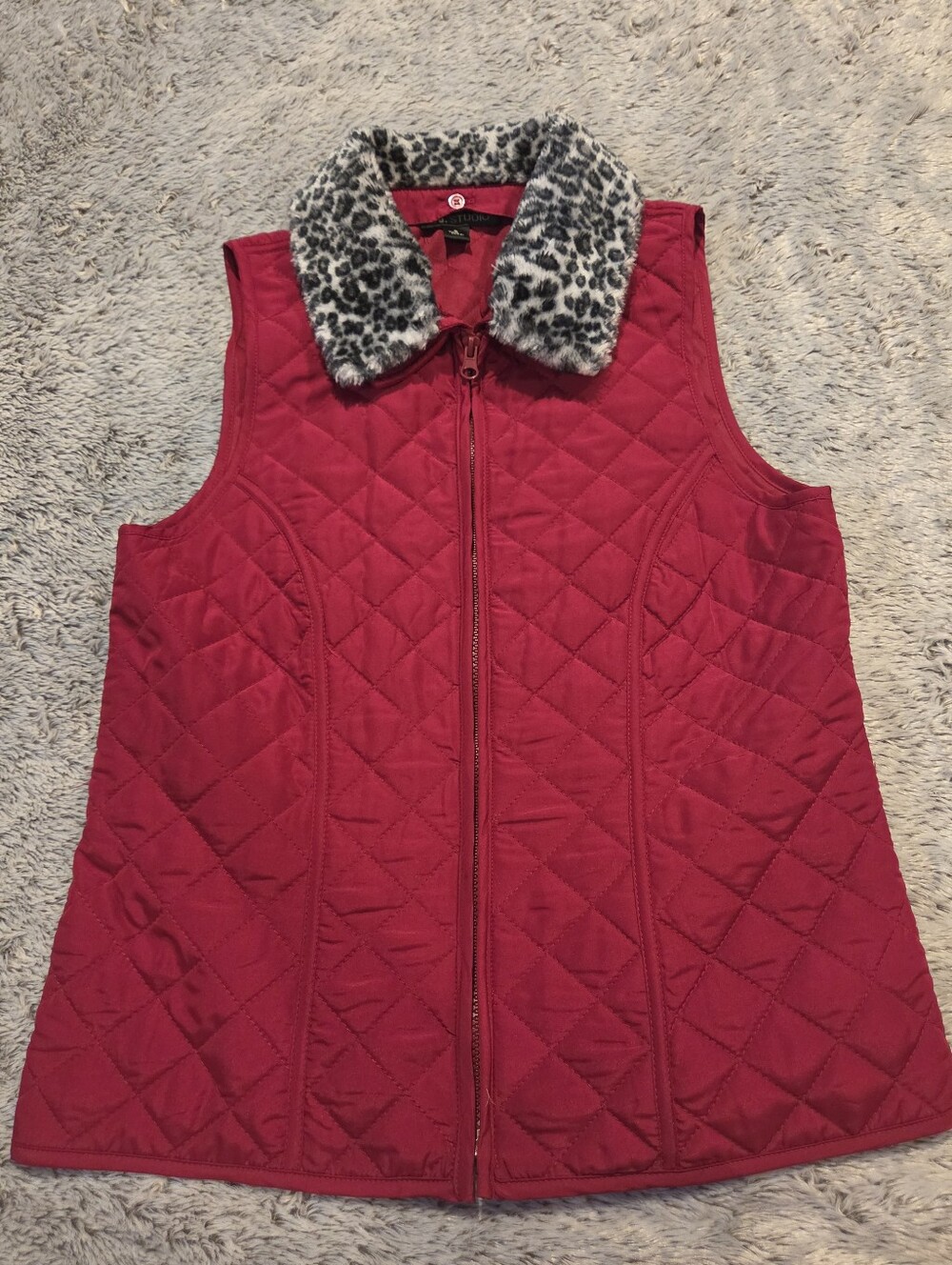 Quilted Red Vest with Leopard Faux-Fur Collar - Women